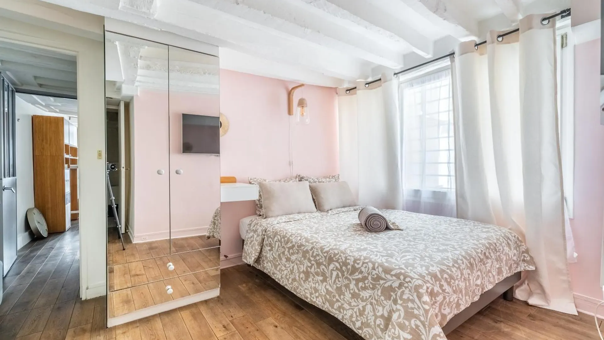 Charming Flat Montorgueil Apartment Paris
